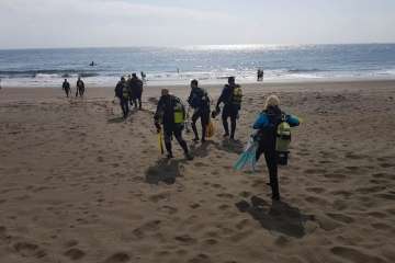La limpieza de fondos marinos de La Garita 'rueda' con éxito (Foto TA)